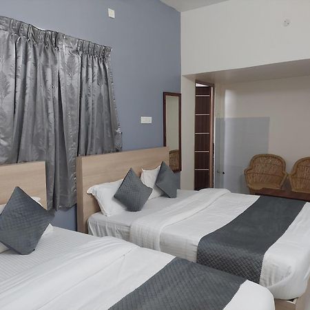 Sapphire Stayss Yelagiri Esterno foto