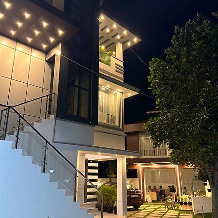 Sapphire Stayss Yelagiri Esterno foto