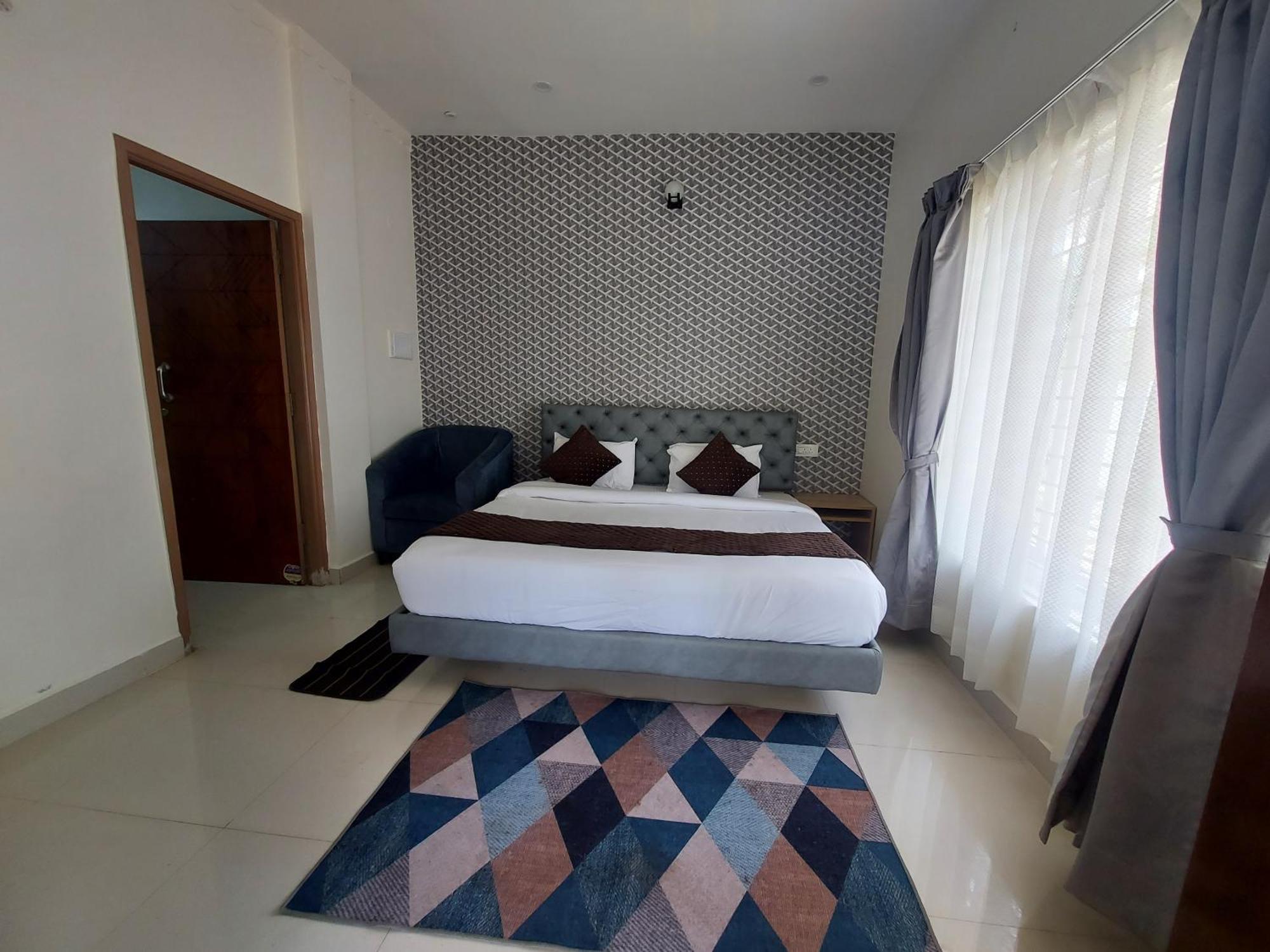 Sapphire Stayss Yelagiri Esterno foto