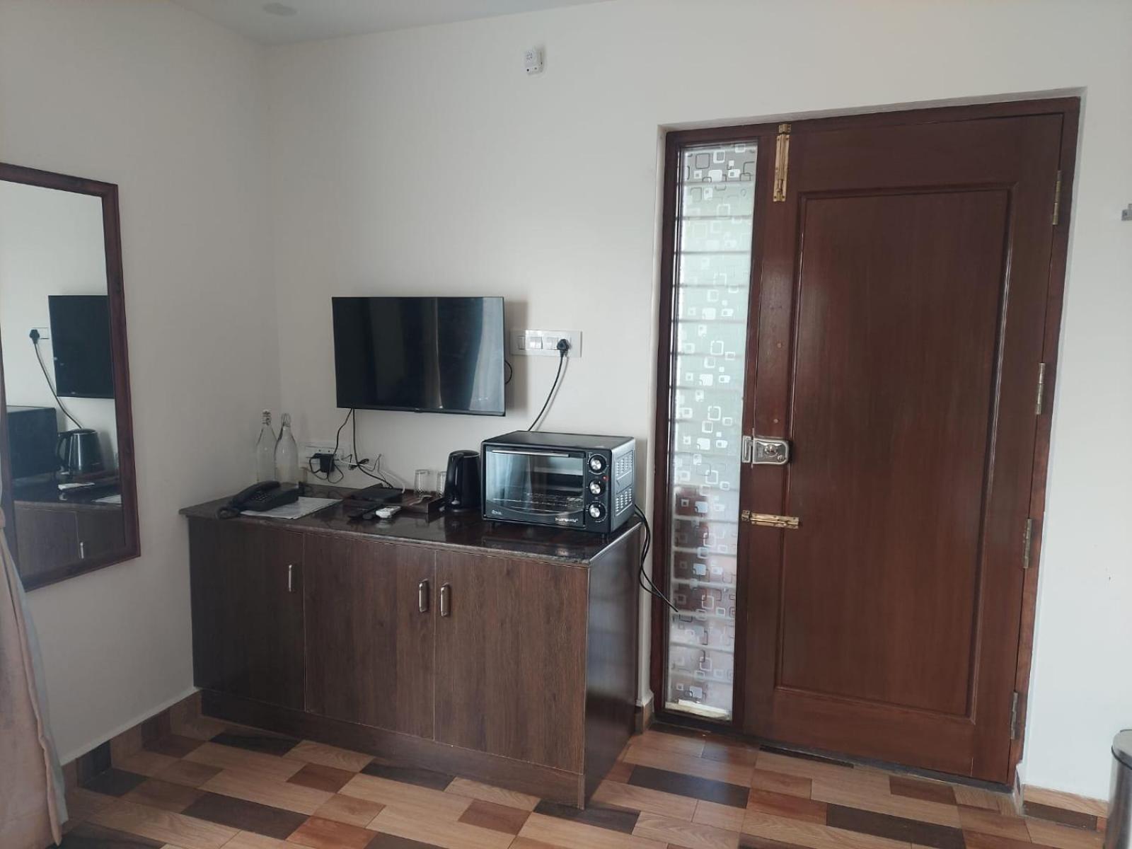 Sapphire Stayss Yelagiri Esterno foto