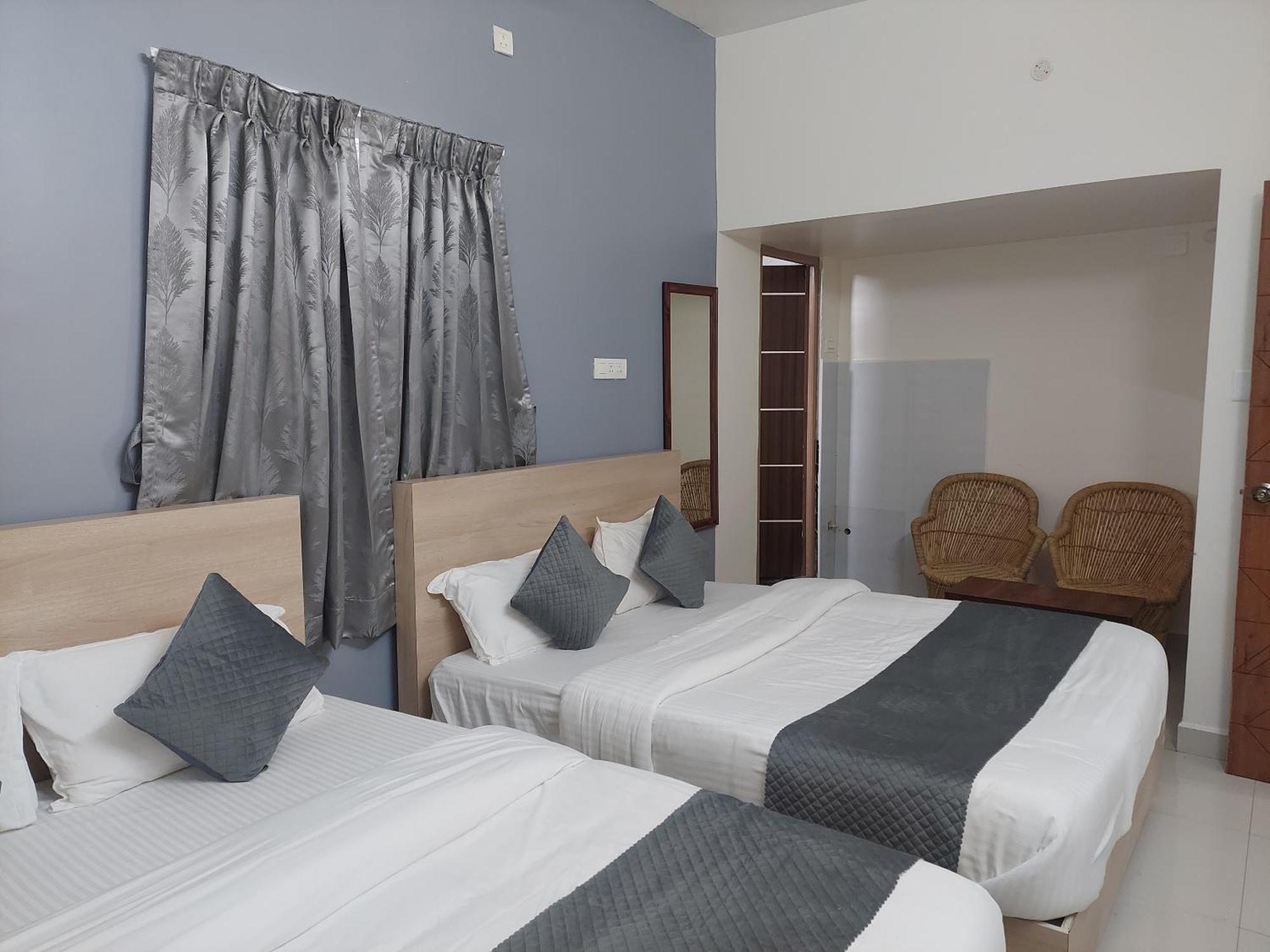 Sapphire Stayss Yelagiri Esterno foto