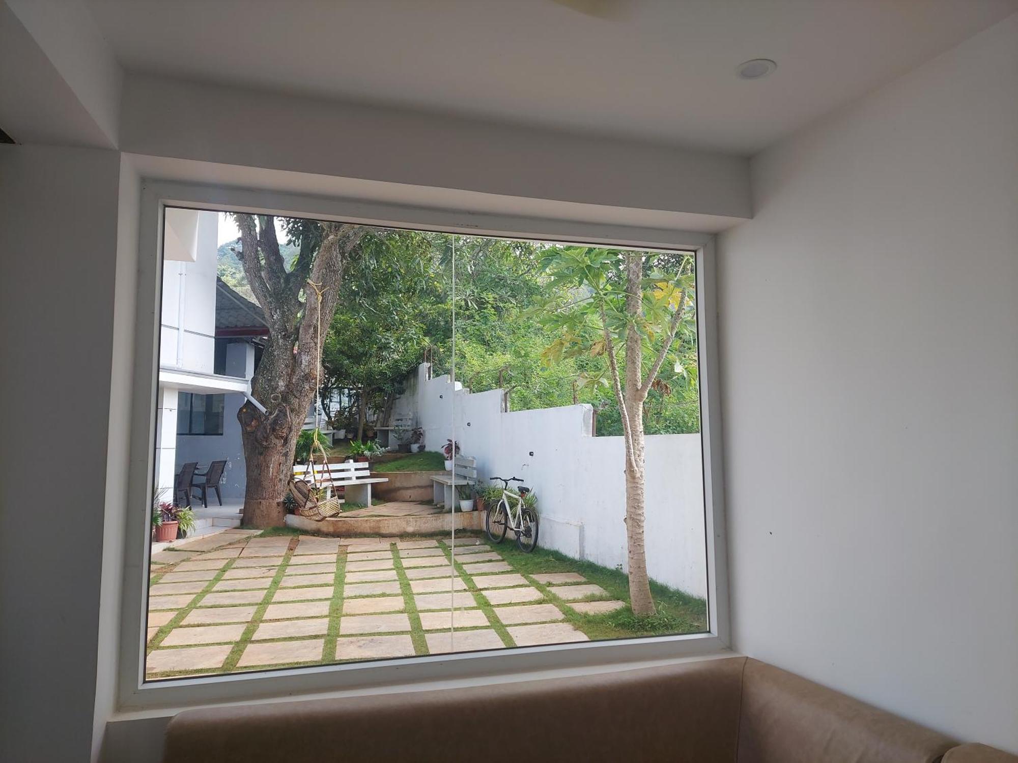 Sapphire Stayss Yelagiri Esterno foto