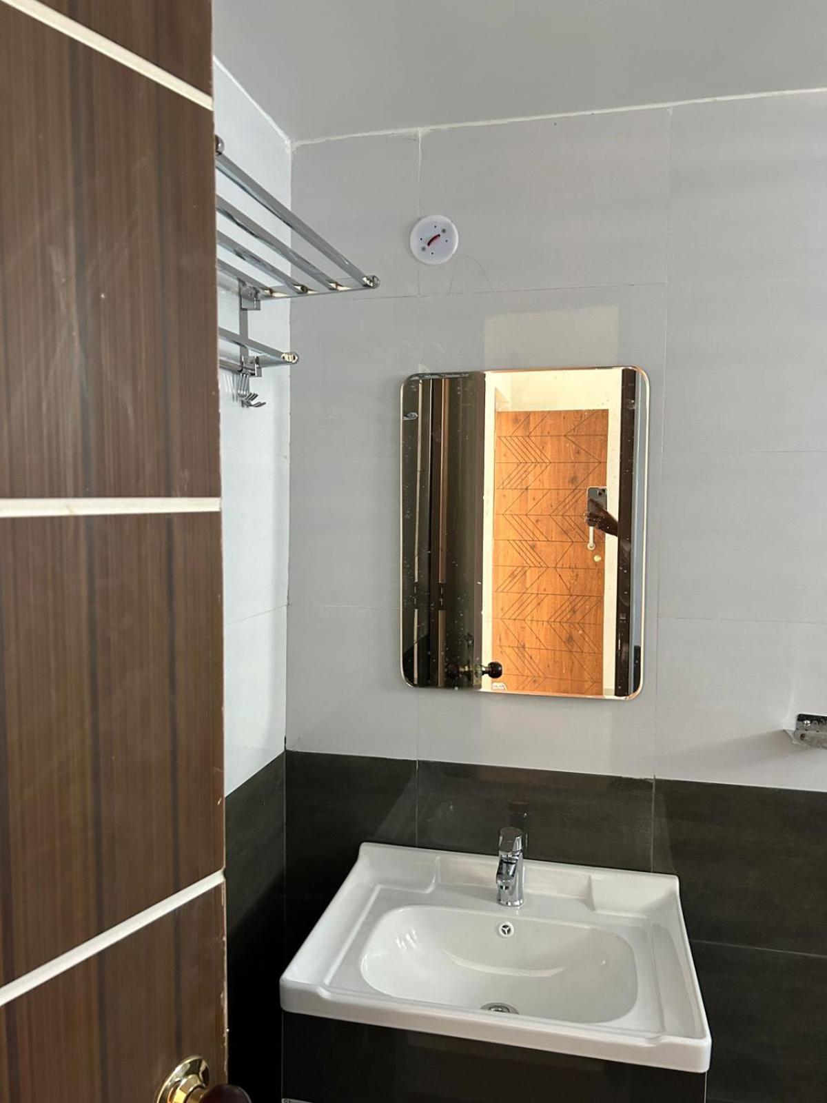 Sapphire Stayss Yelagiri Esterno foto
