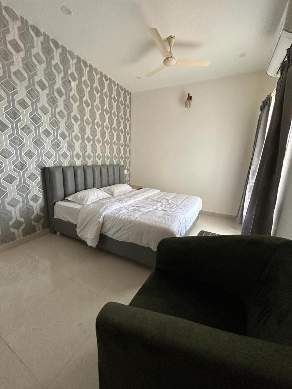 Sapphire Stayss Yelagiri Camera foto