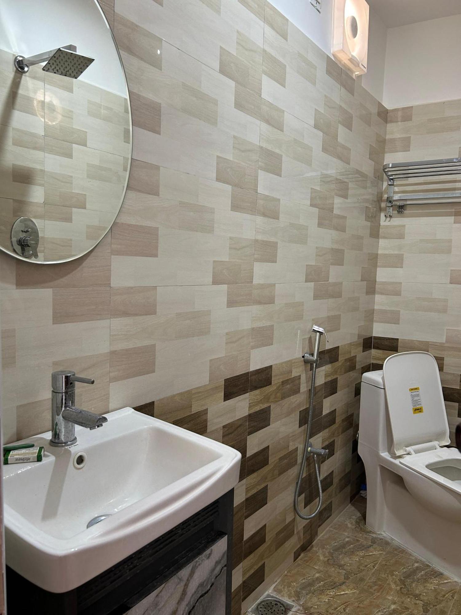 Sapphire Stayss Yelagiri Esterno foto