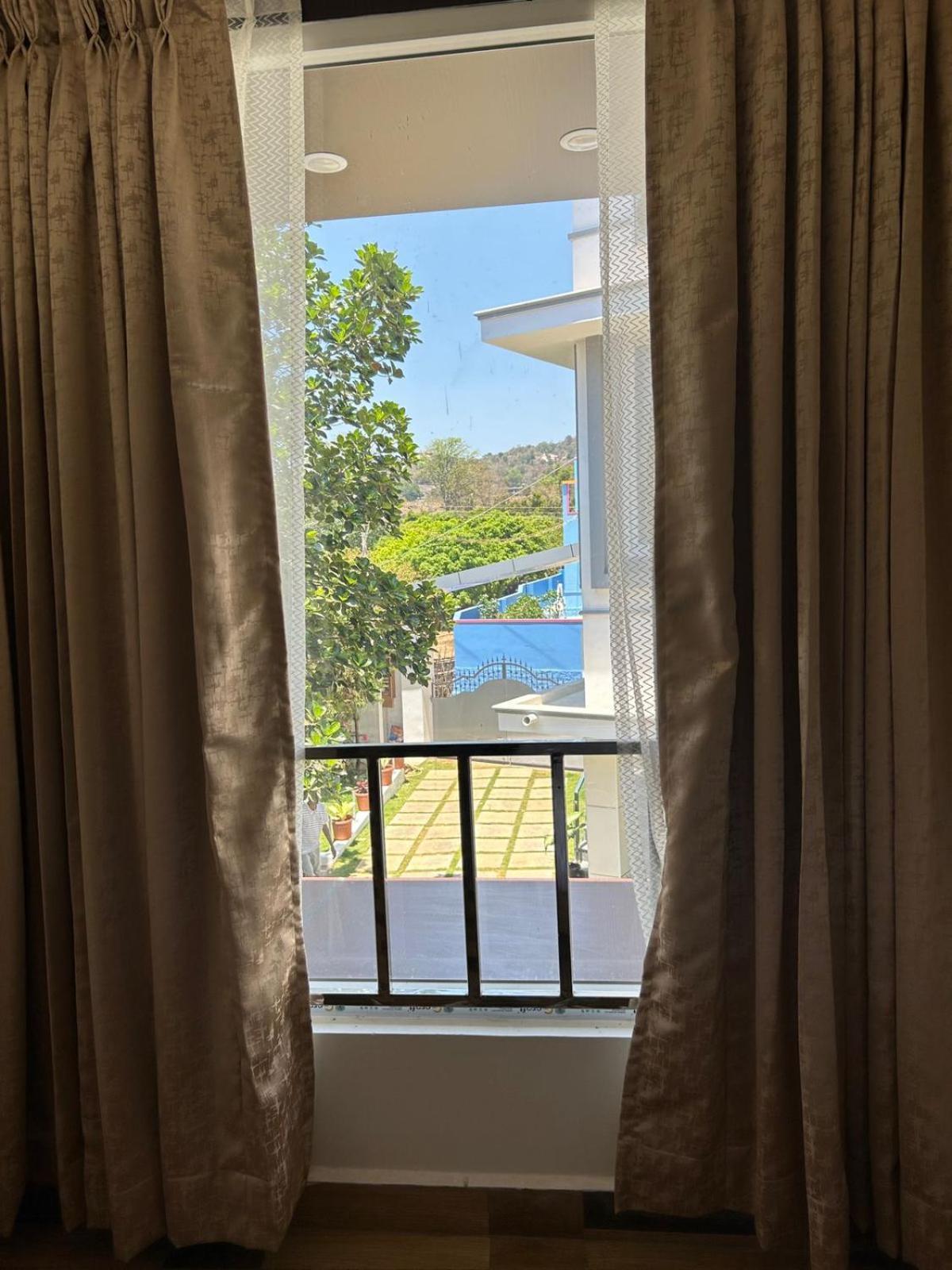 Sapphire Stayss Yelagiri Esterno foto