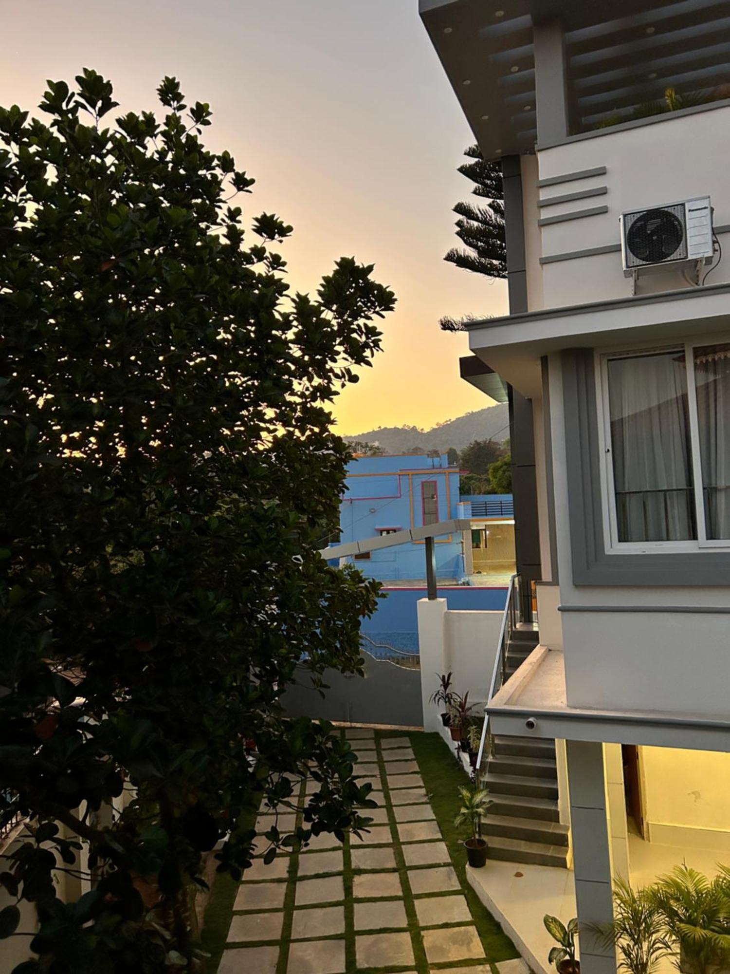 Sapphire Stayss Yelagiri Esterno foto