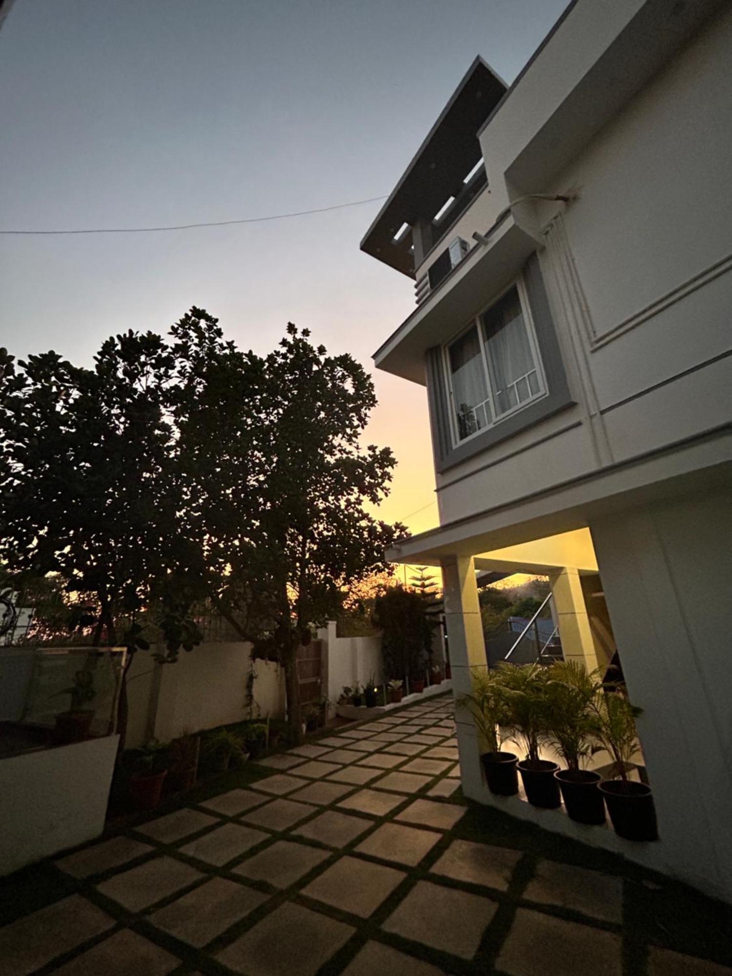 Sapphire Stayss Yelagiri Esterno foto