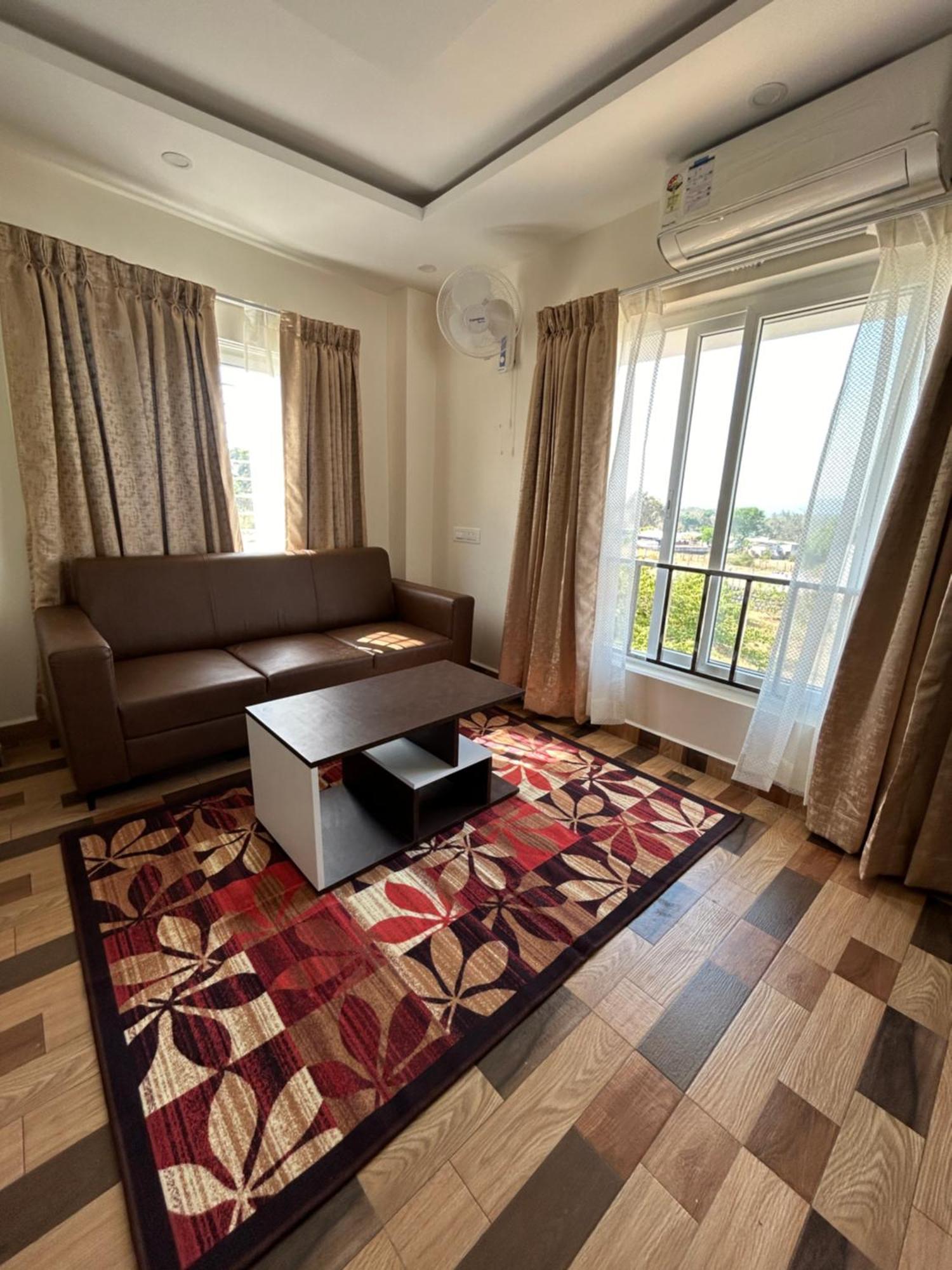 Sapphire Stayss Yelagiri Esterno foto
