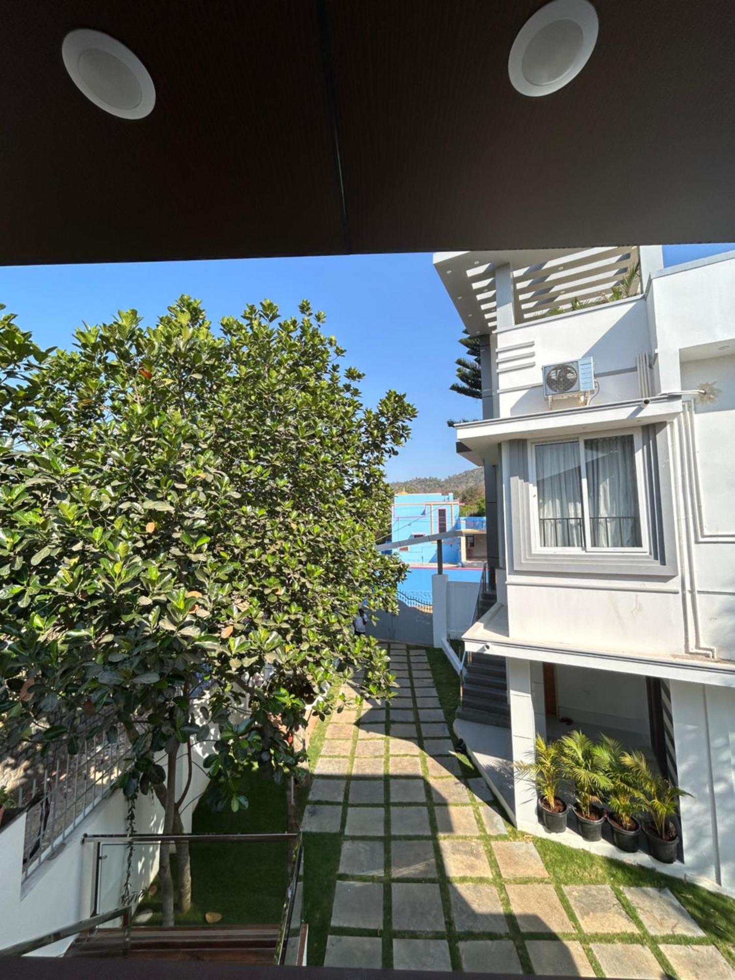 Sapphire Stayss Yelagiri Esterno foto