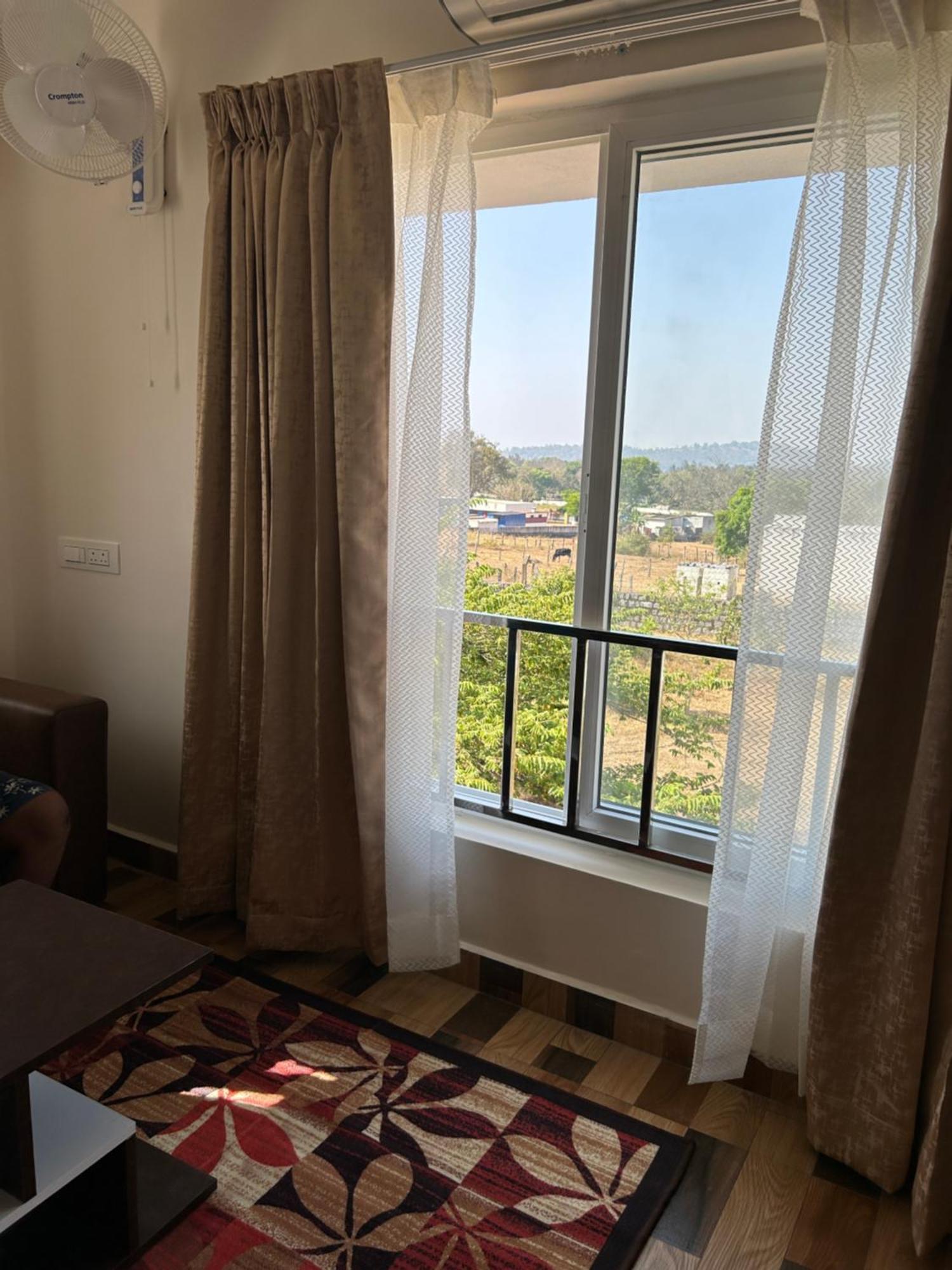Sapphire Stayss Yelagiri Esterno foto