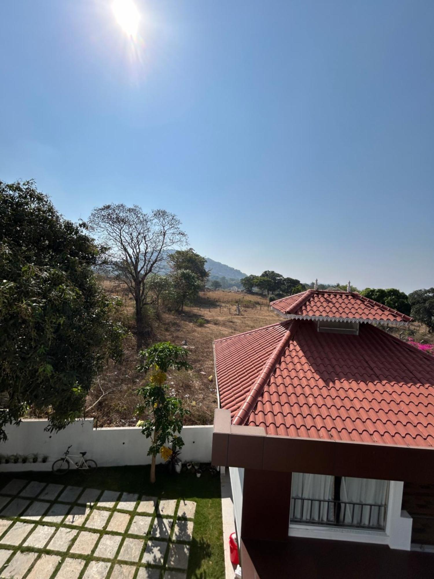 Sapphire Stayss Yelagiri Esterno foto