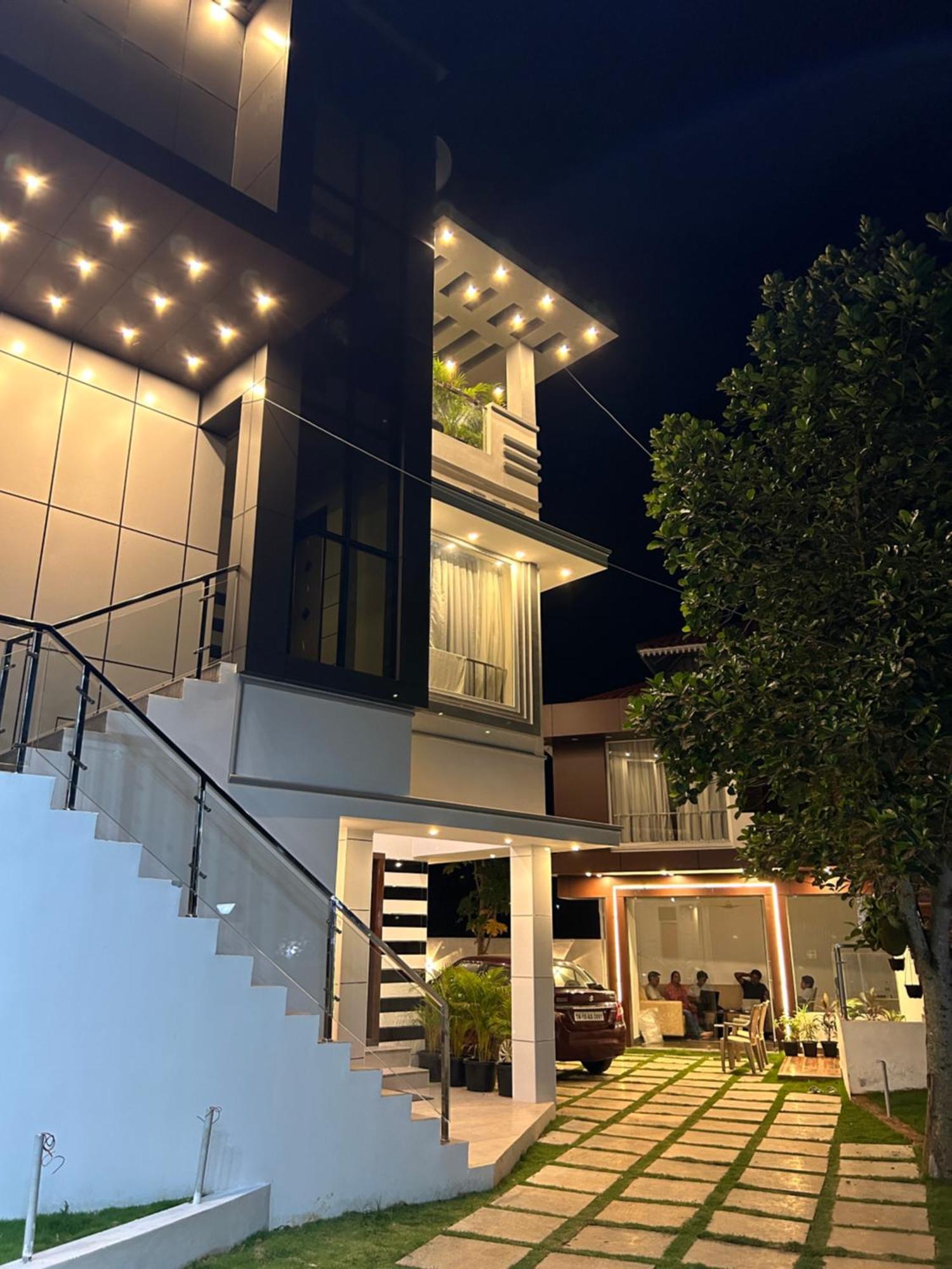 Sapphire Stayss Yelagiri Esterno foto