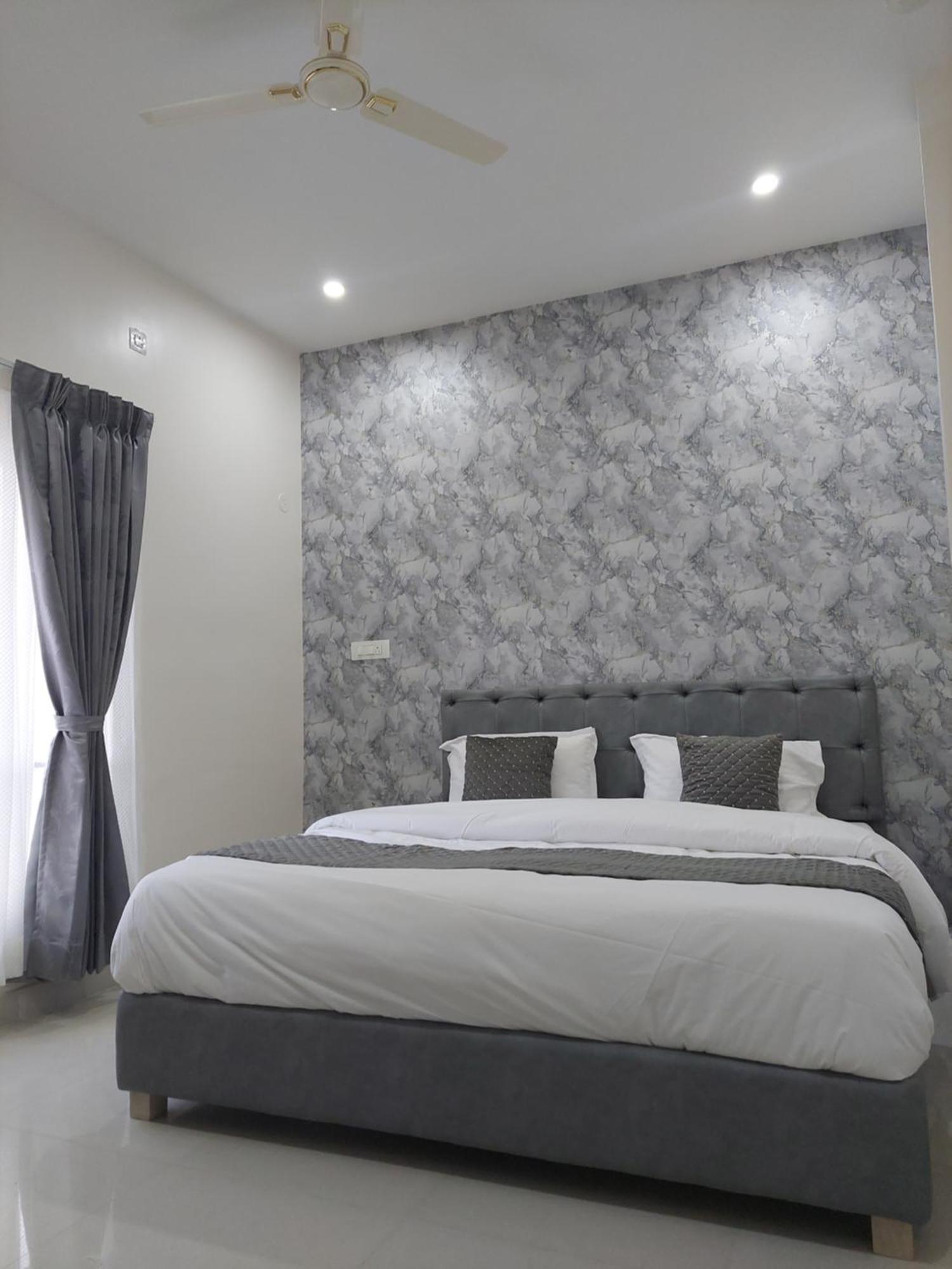 Sapphire Stayss Yelagiri Esterno foto